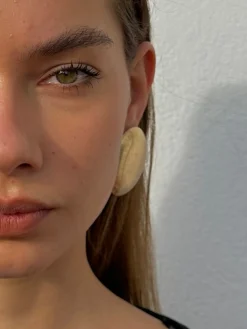 Susmie's Carol Washed Gold Earrings< Golden