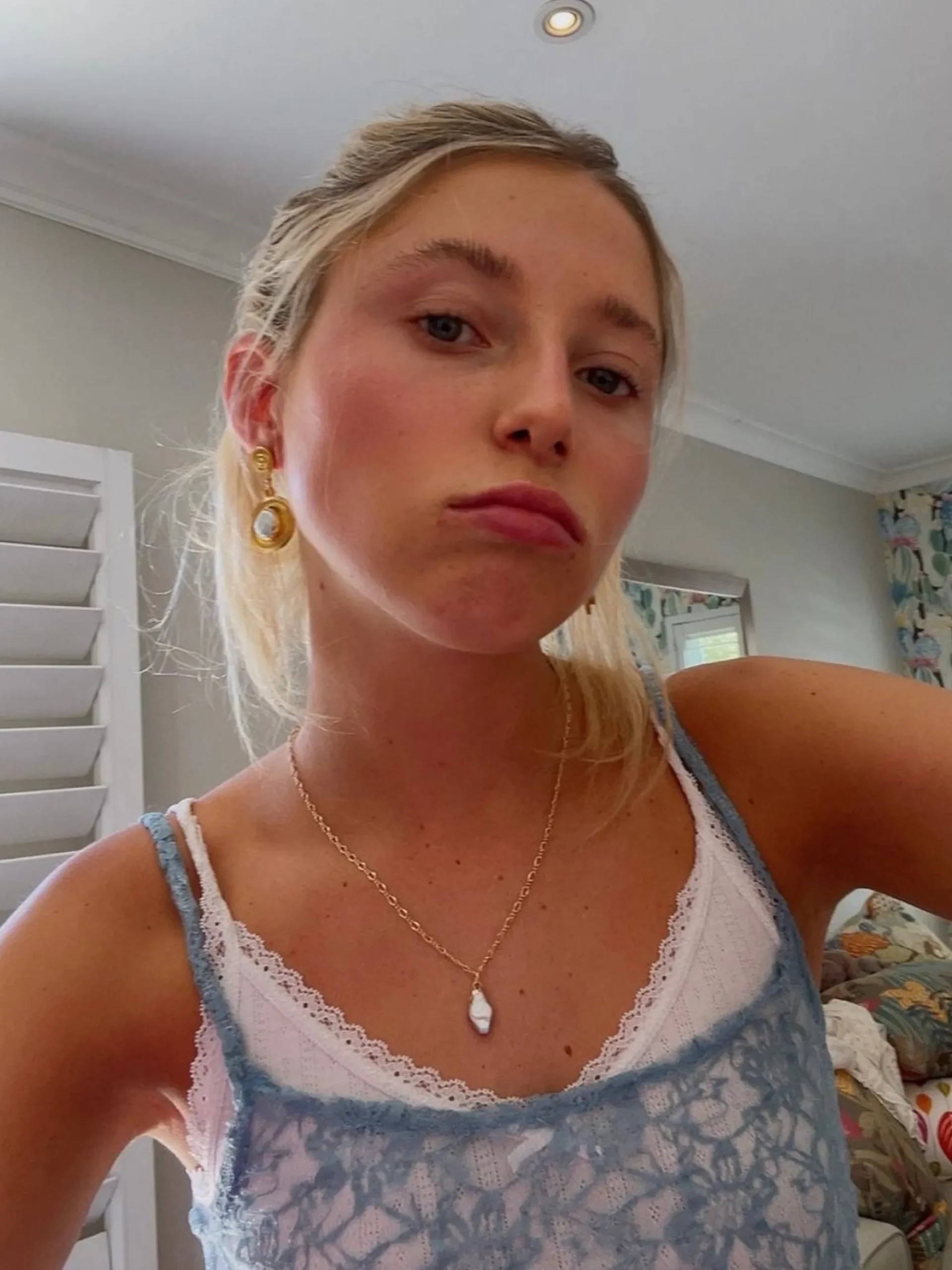 Susmie's Charlotte Earrings< Golden
