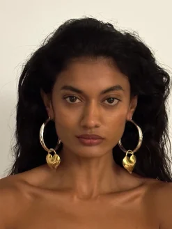 Susmie's Deep Love Earrings< Golden