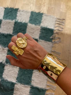 Susmie's Johnny Cash Ring< Golden