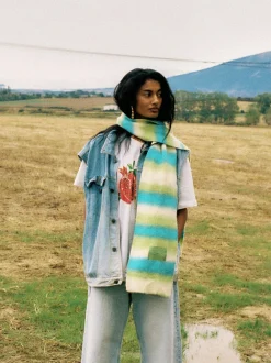 Susmie's Loyal to the end Scarf< Scarves | Scarves