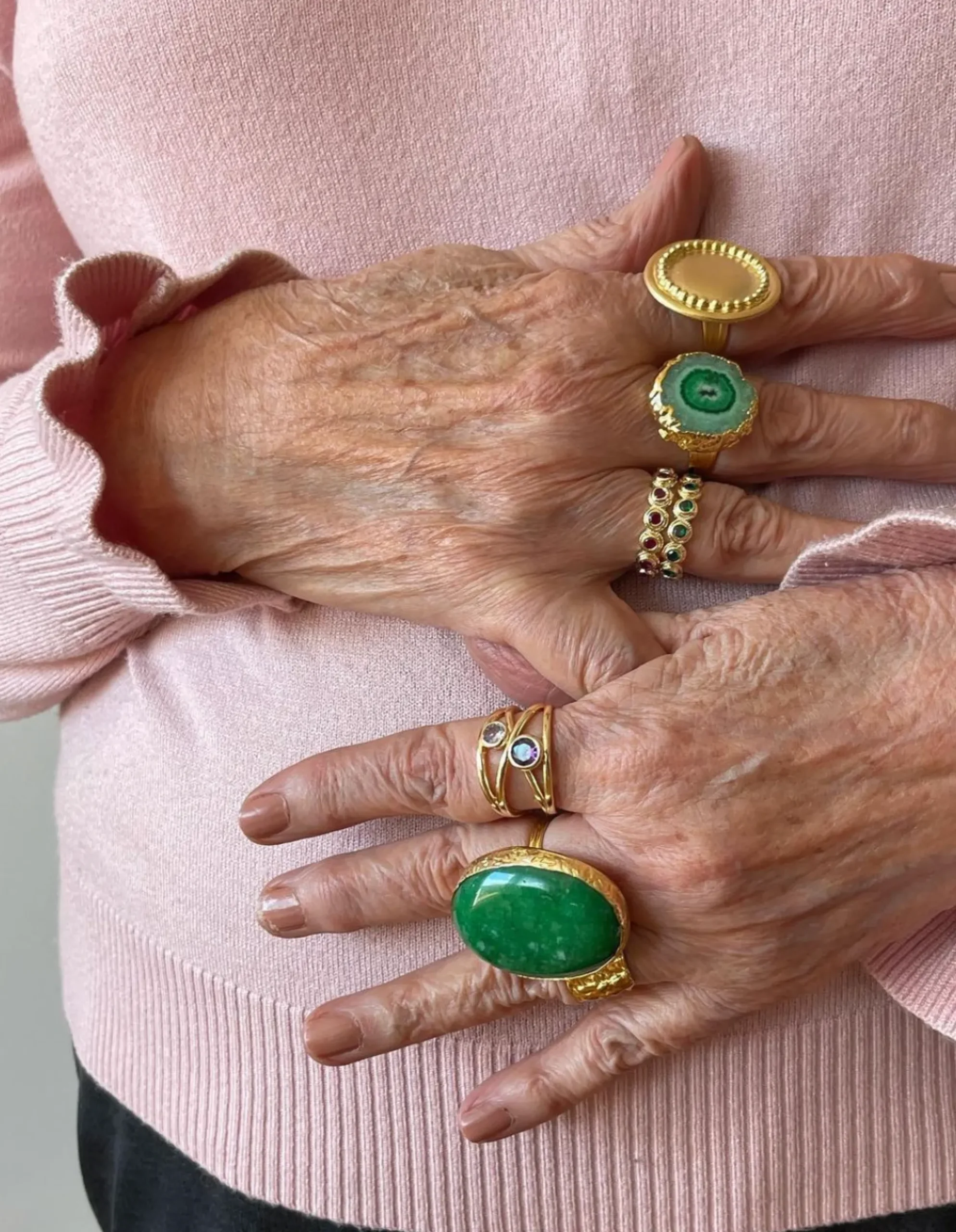 Susmie's NOMEOLVIDES Esmeralda Ring< Stone | Golden