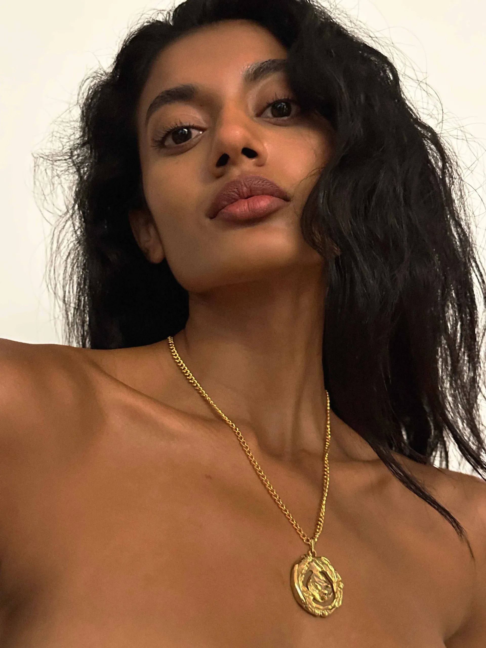 Susmie's One for Love Necklace Gold< Golden
