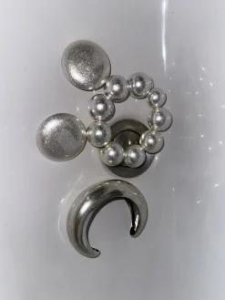 Susmie's Snowball Silver Bracelet< Bracelets